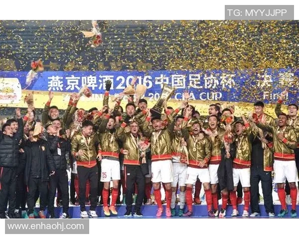 林丹与足球明星同框合影展现运动精神与友谊的精彩瞬间