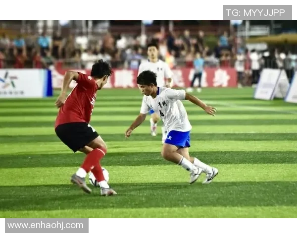 无球过人技巧独特的足球明星们如何在赛场上展现非凡魅力与智慧