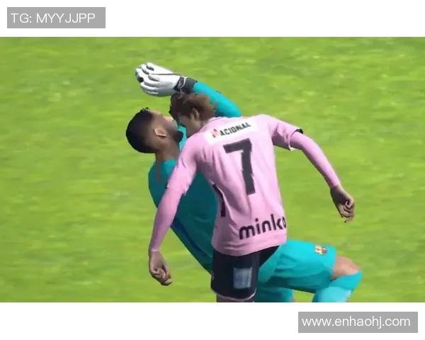 足球明星强吻女记者事件引发热议引关注背后真相曝光